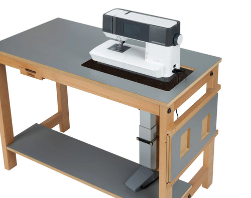 Mat for sewing machine table