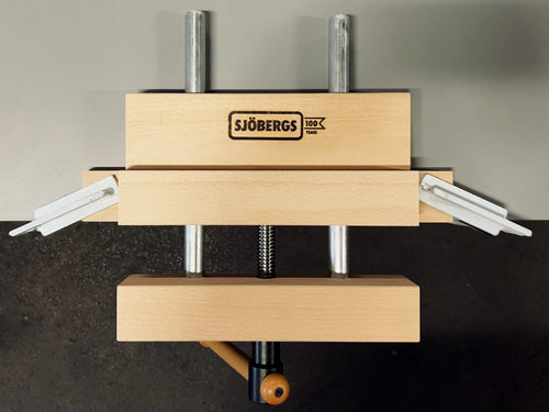 Sjöbergs Smart Clamper mounted on a workbench