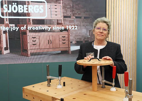 Frauke Finnern-Bräuchle at a Sjöbergs workbench on a trade fair stand