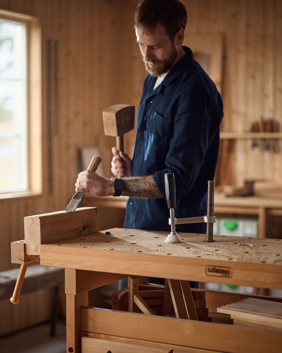 Workbenches for hobbies and crafts